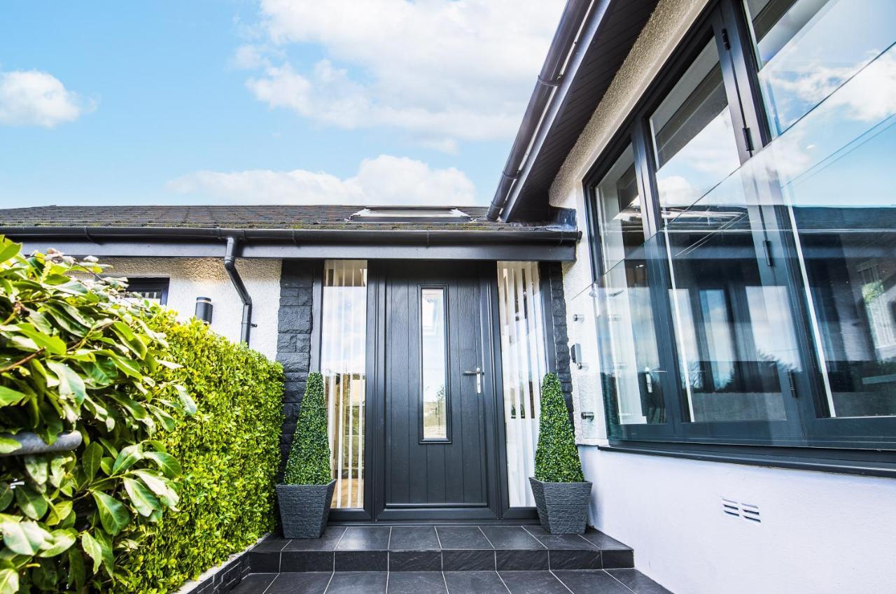 Luxury Property With Hot Tub And Sea Views Oystermouth ภายนอก รูปภาพ