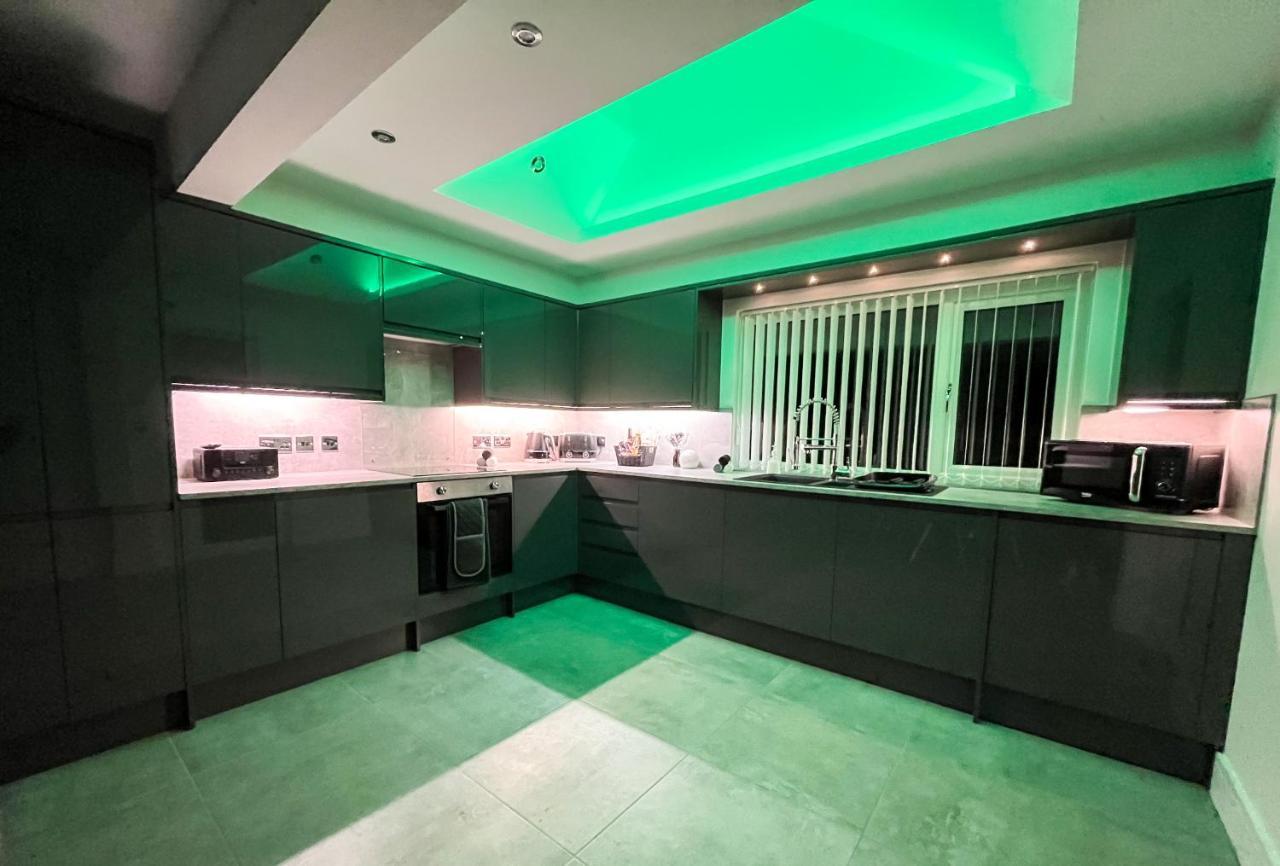 Luxury Property With Hot Tub And Sea Views Oystermouth ภายนอก รูปภาพ